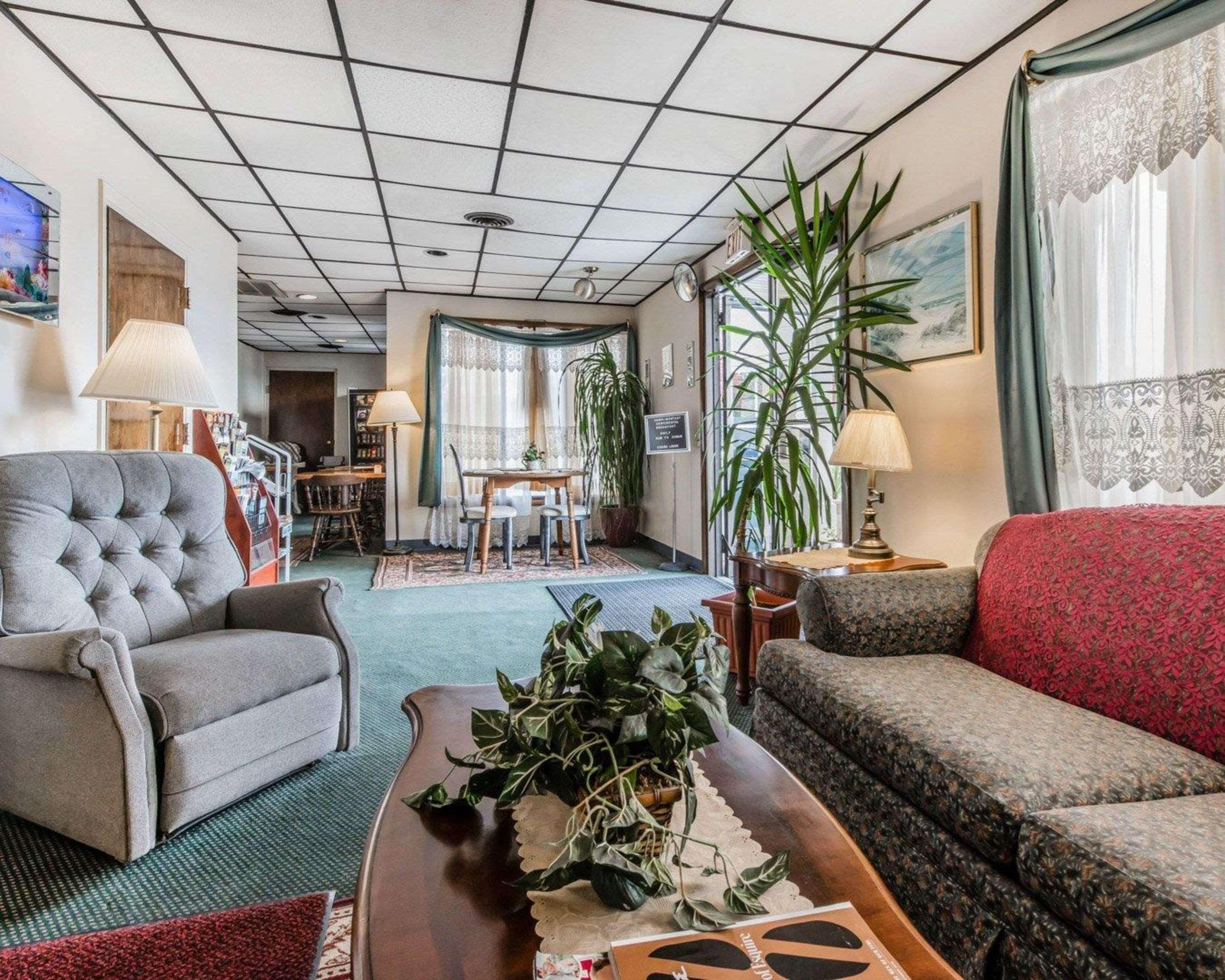Econo Lodge Altoona I-99 Exterior photo